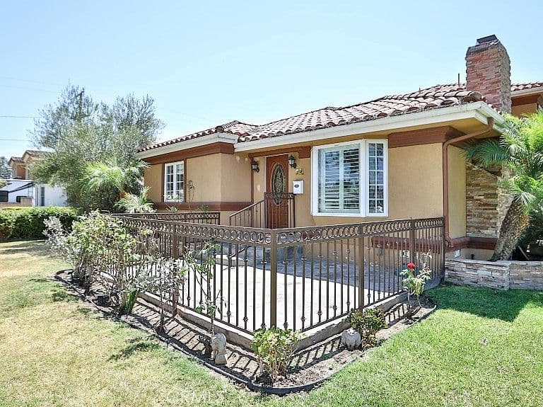 Listing photo 3