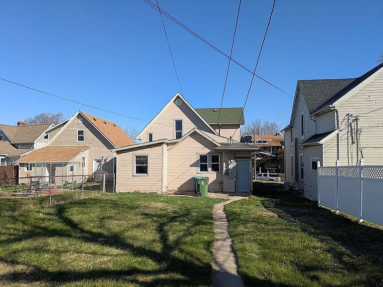 Listing photo 3
