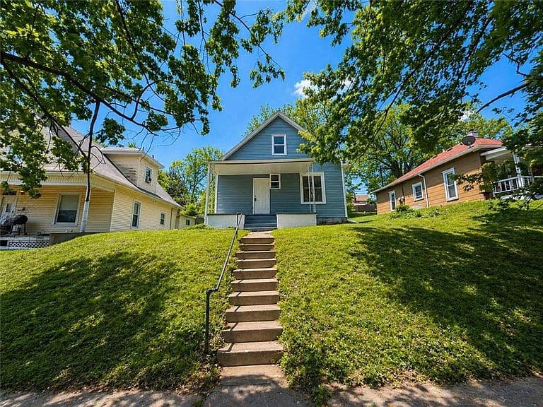 Listing photo 2