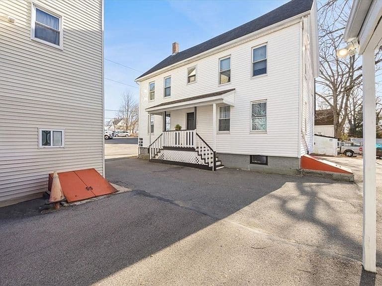 Listing photo 4