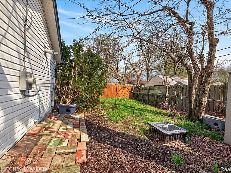 Listing photo 4