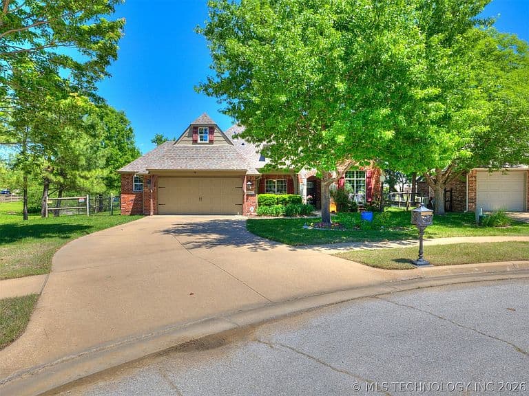 Listing photo 3