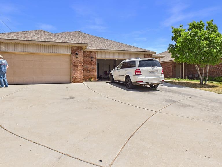 Listing photo 4
