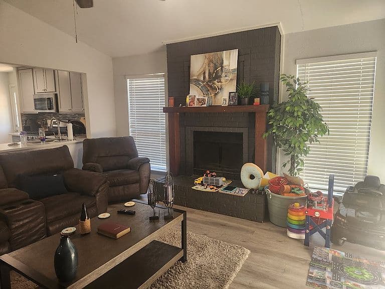 Listing photo 3