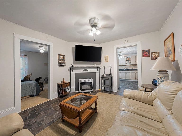 Listing photo 4