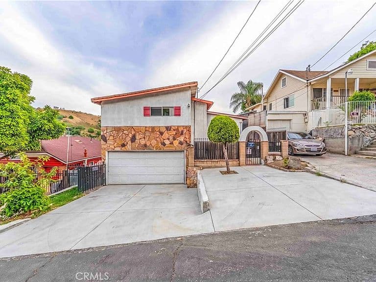Listing photo 2