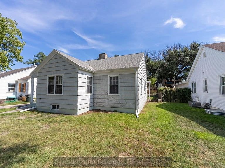 Listing photo 3