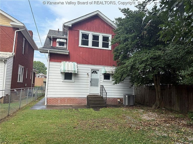 Listing photo 2