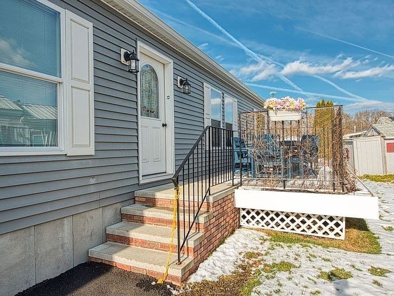 Listing photo 2