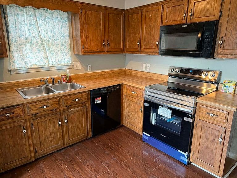 Listing photo 5