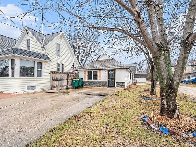 Listing photo 3