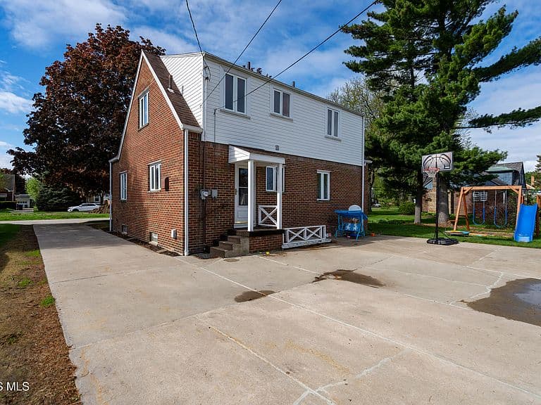 Listing photo 4