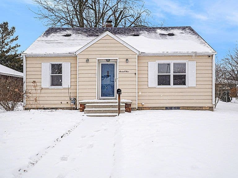 Listing photo 2