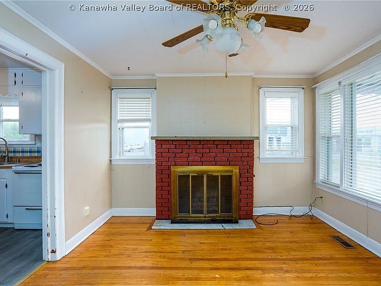 Listing photo 5