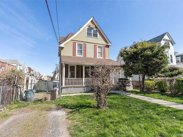 Listing photo 2