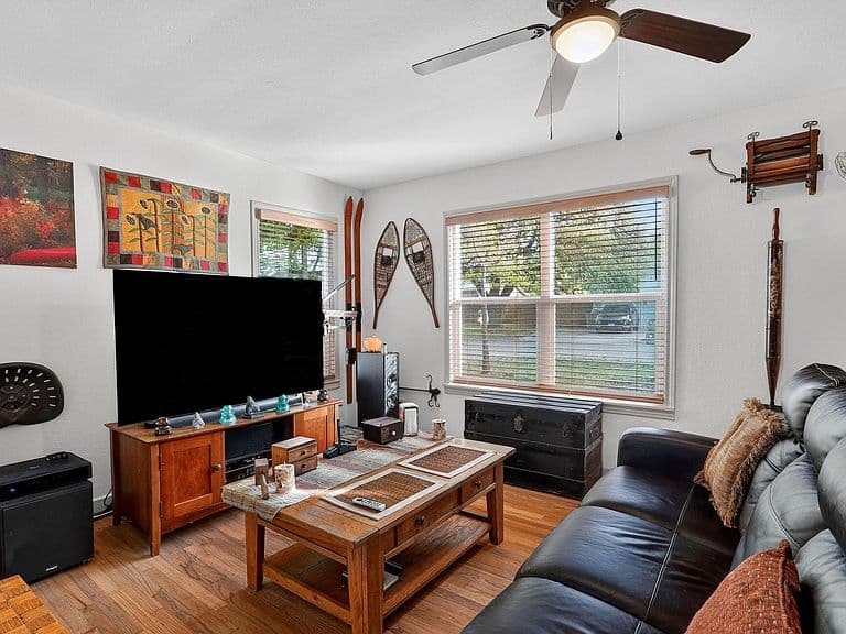 Listing photo 5