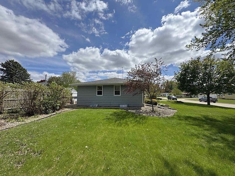 Listing photo 4
