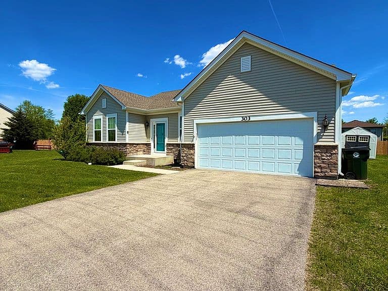 Listing photo 2