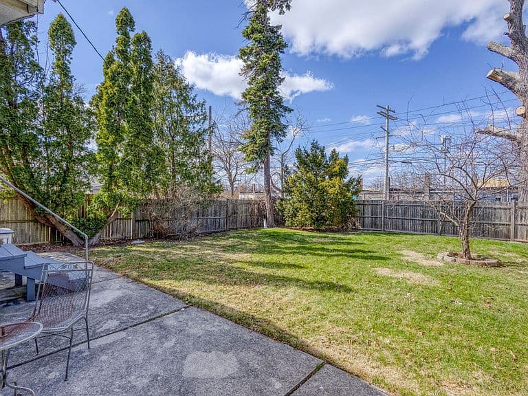 Listing photo 5