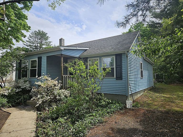 Listing photo 2