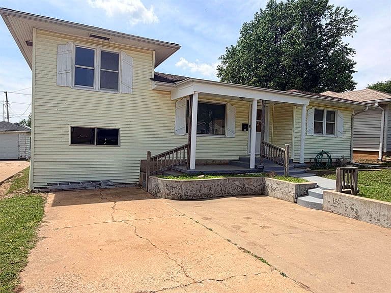 Listing photo 2