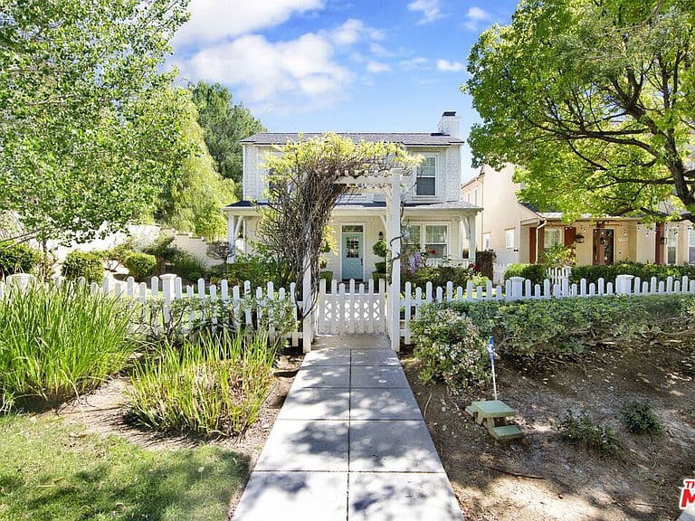 Listing photo 2