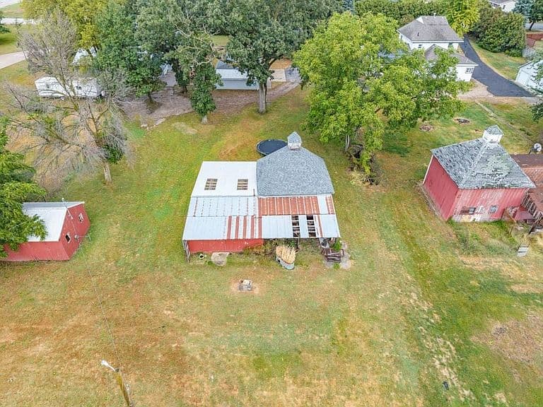 Listing photo 4