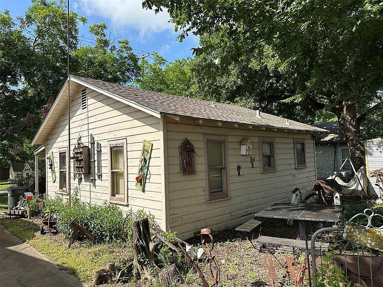 Listing photo 5