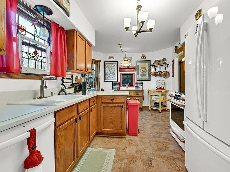 Listing photo 5