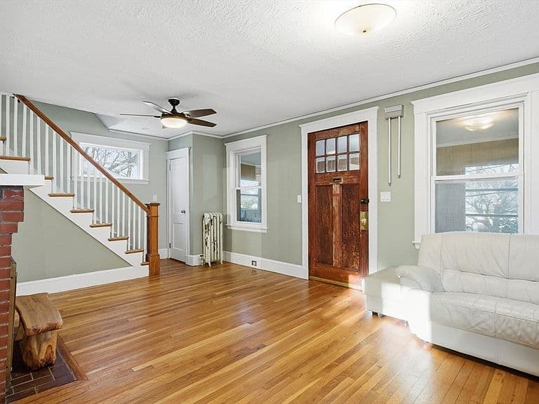 Listing photo 3