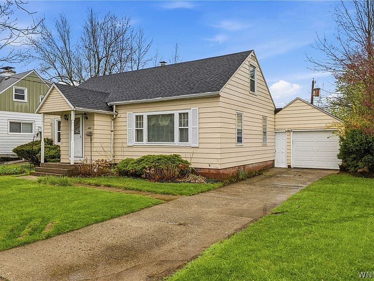 Listing photo 3
