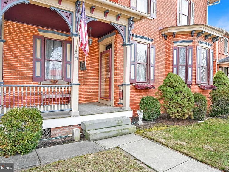 Listing photo 2