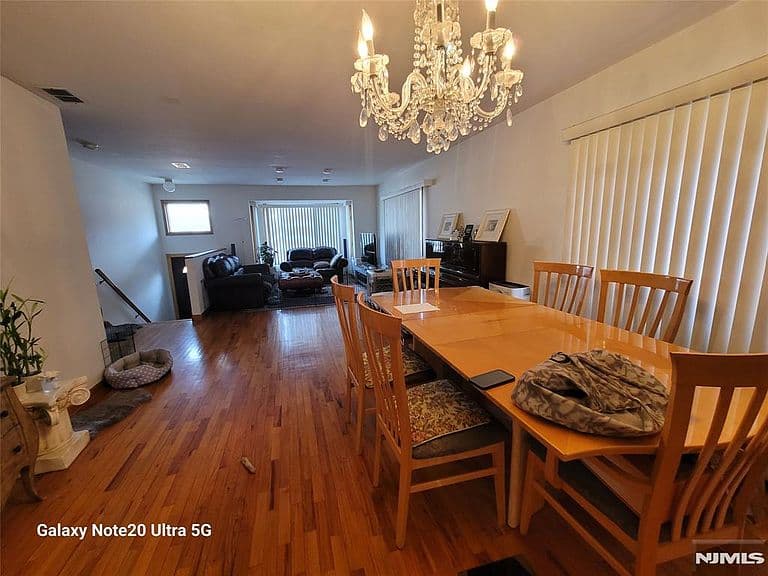Listing photo 5