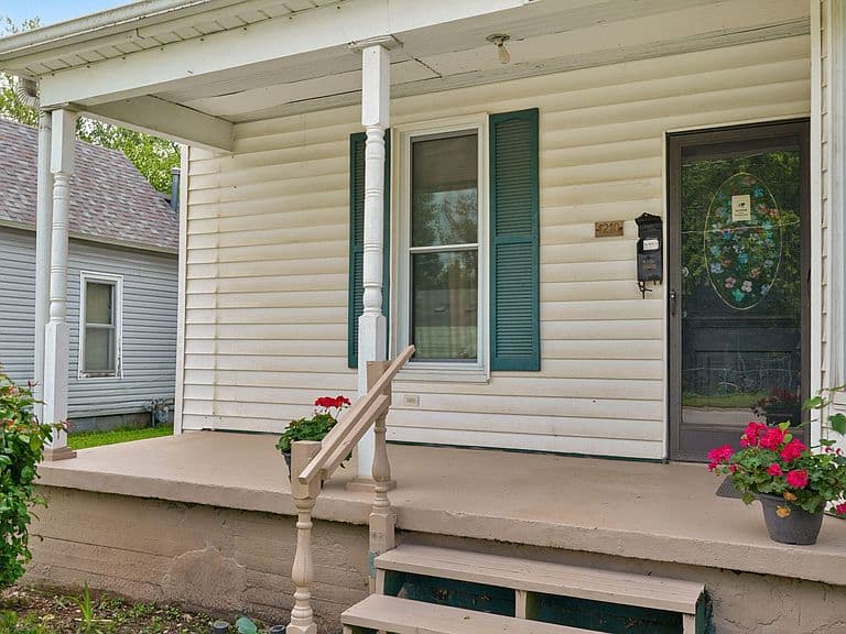 Listing photo 4