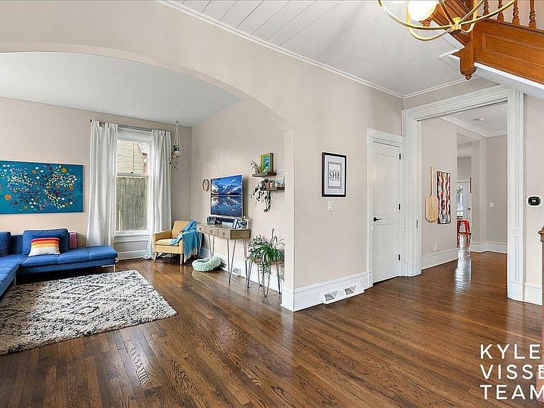 Listing photo 3