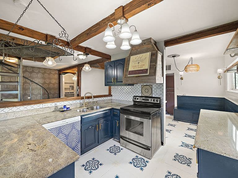 Listing photo 5