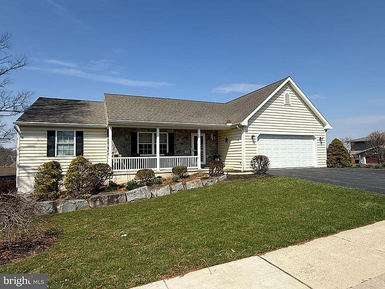 Listing photo 2