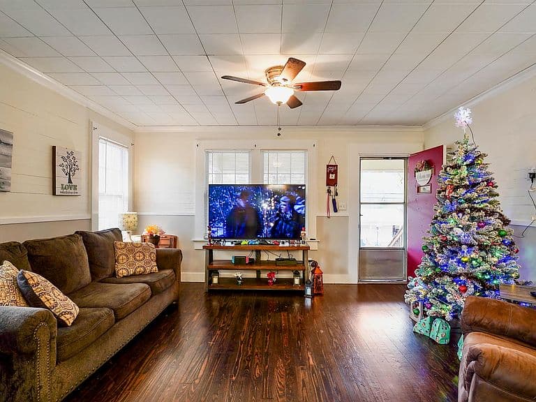 Listing photo 4