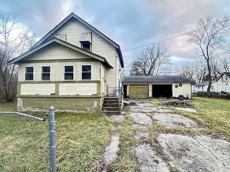 Listing photo 2
