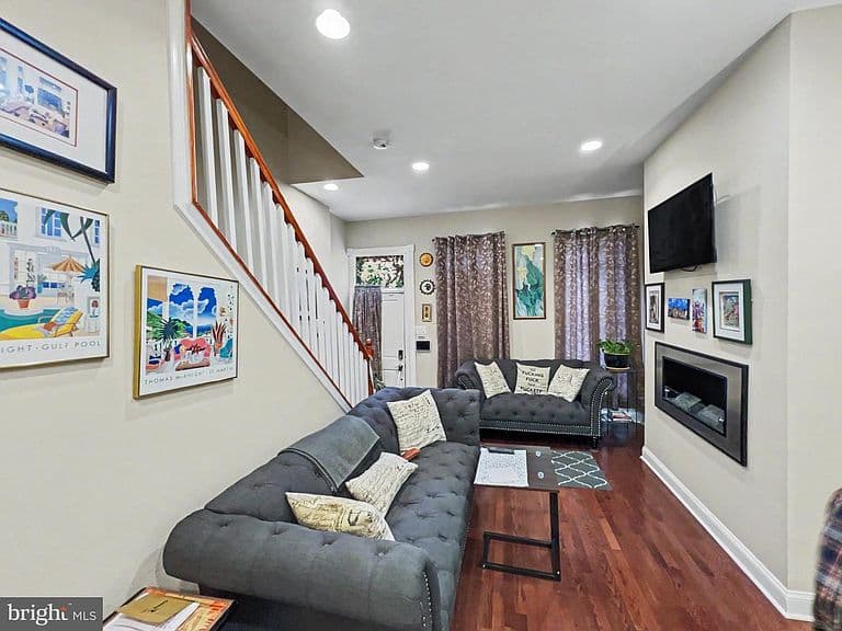Listing photo 3