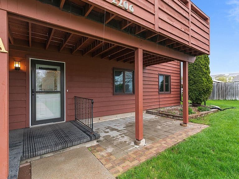 Listing photo 3
