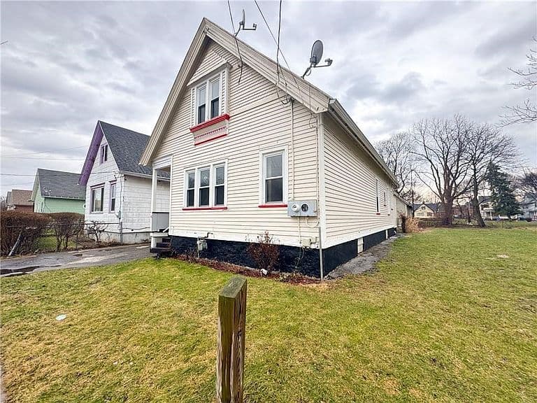 Listing photo 2
