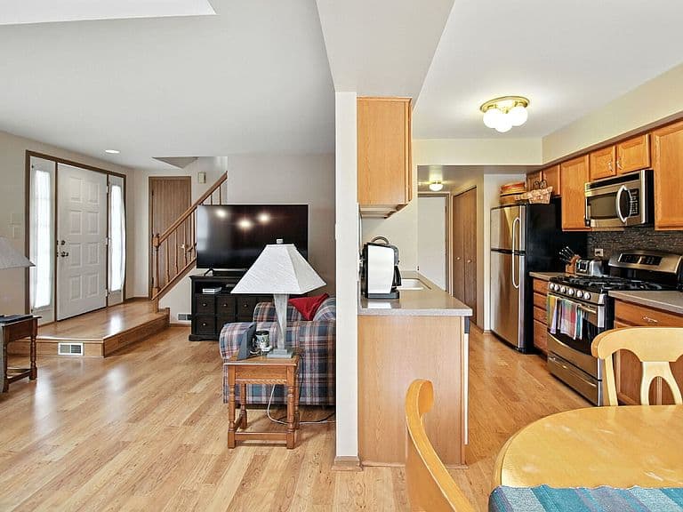 Listing photo 5