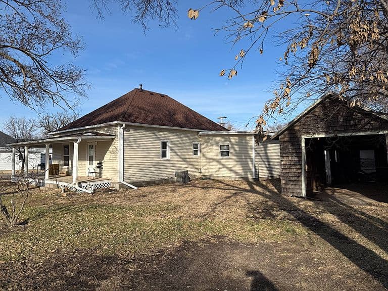 Listing photo 3
