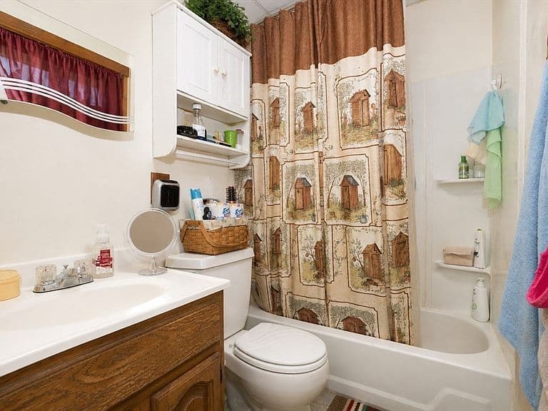 Listing photo 5