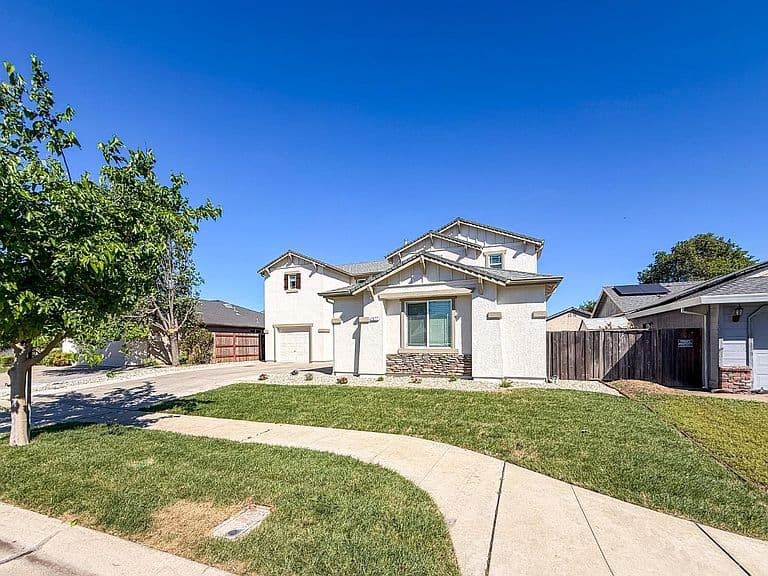 Listing photo 5
