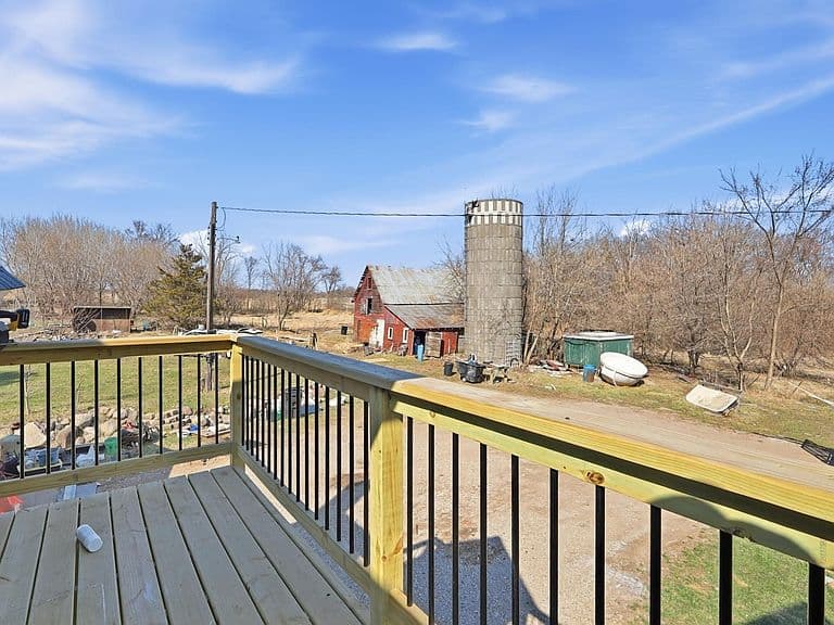 Listing photo 5