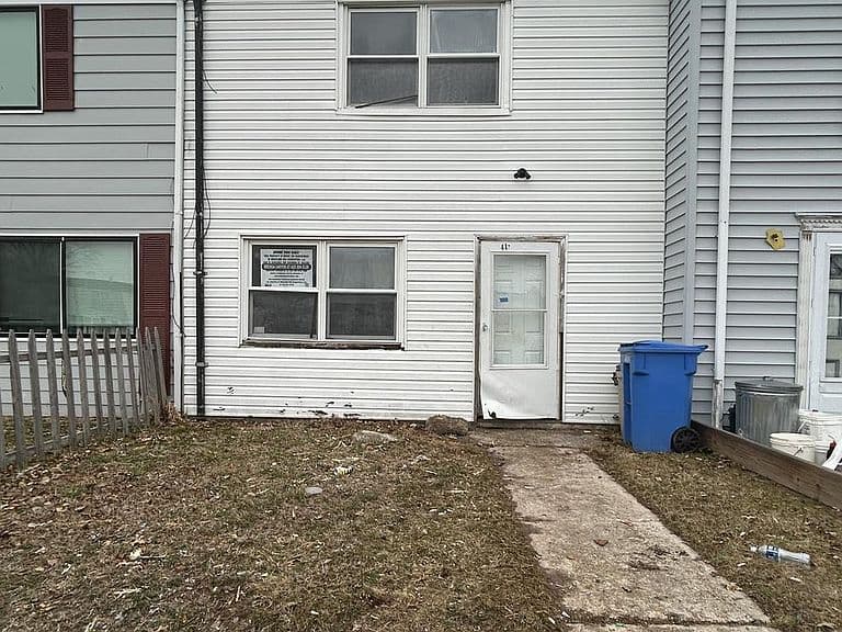 Listing photo 2