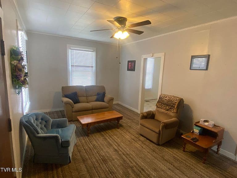 Listing photo 5