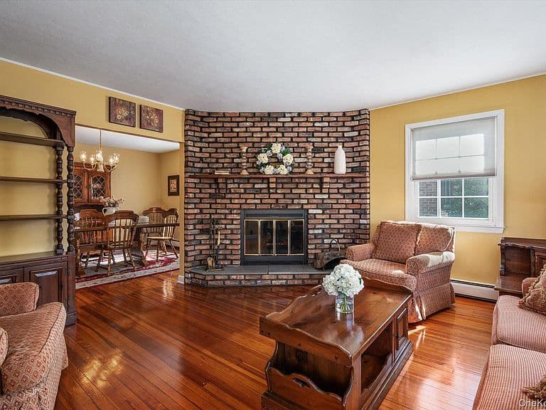 Listing photo 3